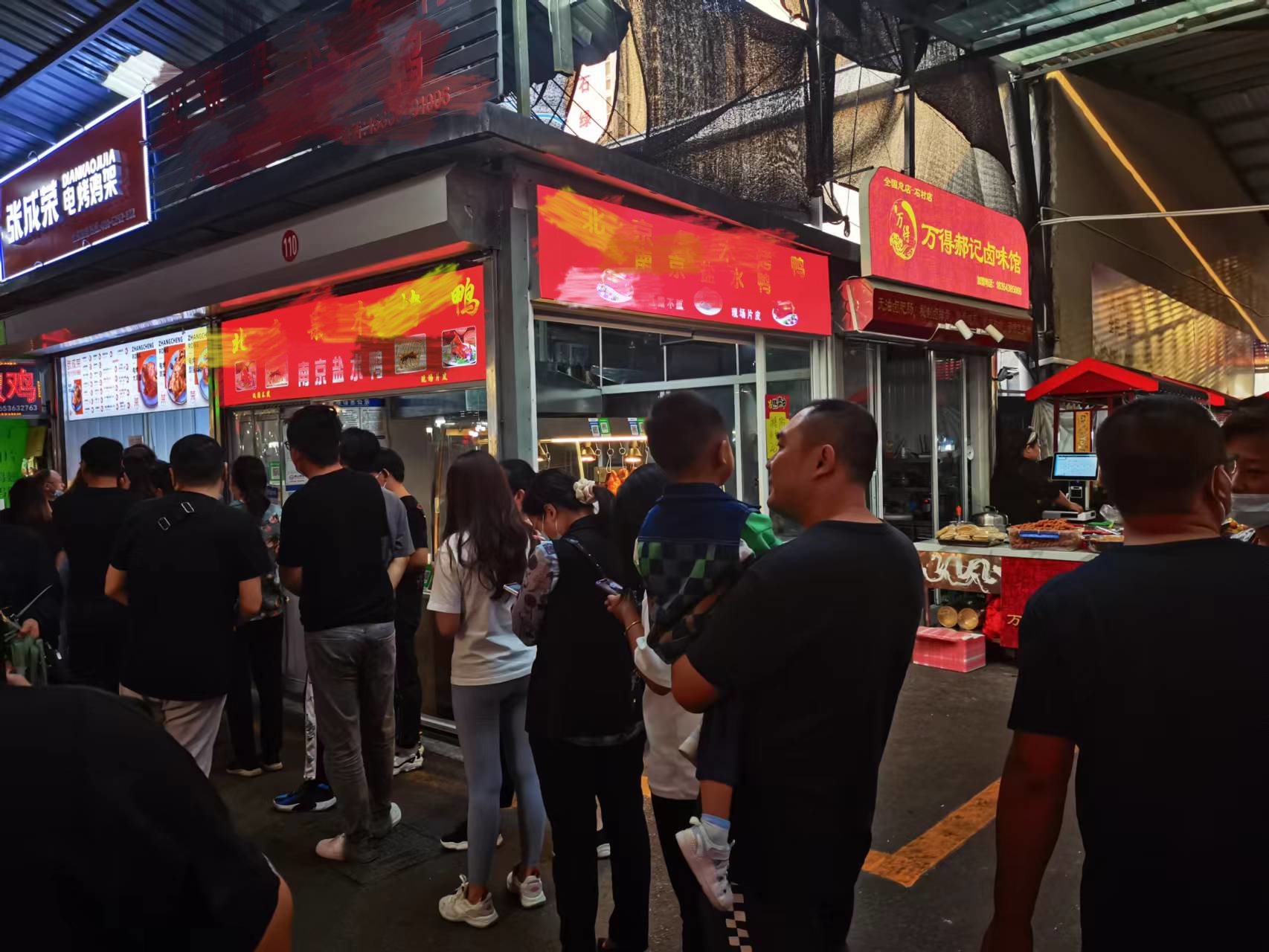 電烤雞架加盟店排隊(duì)場景