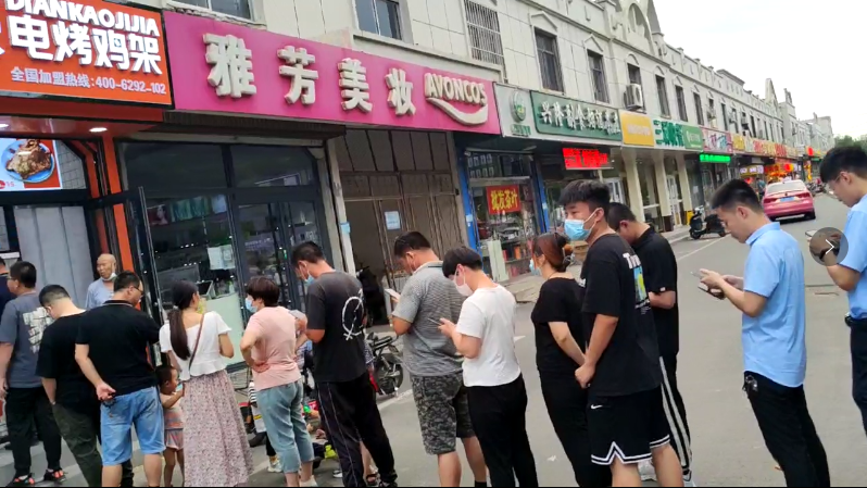 張成榮電烤雞架一年能掙多少錢？