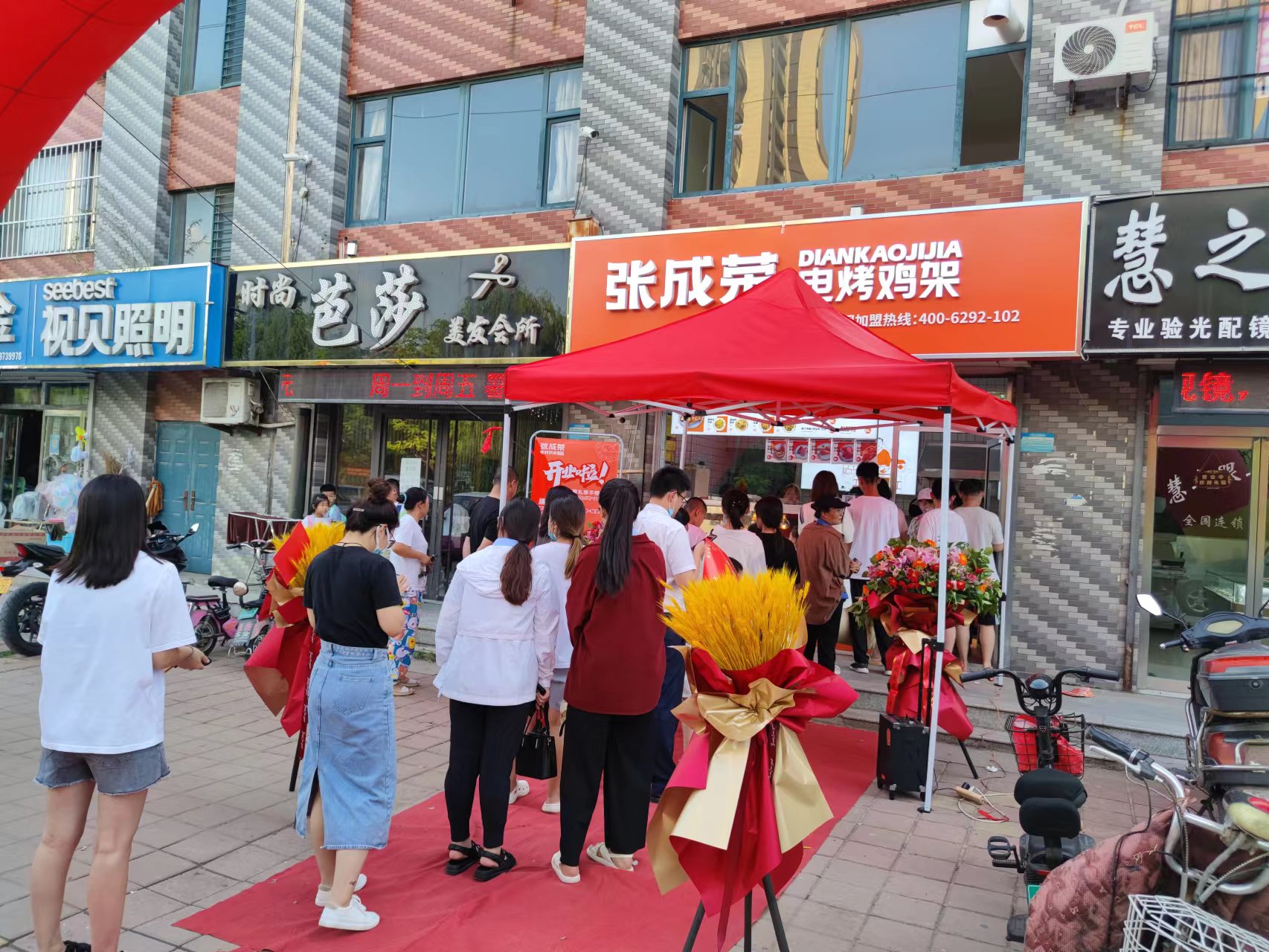 商業(yè)街里可以做什么生意？開一家電烤雞架店可以嗎？