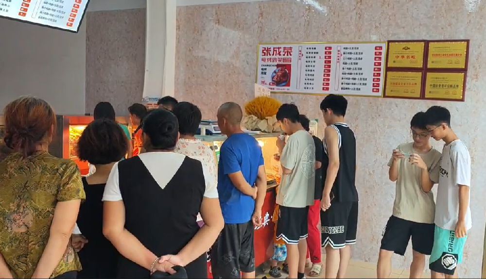 張成榮電烤雞架江蘇常州武進區(qū)加盟店開業(yè)