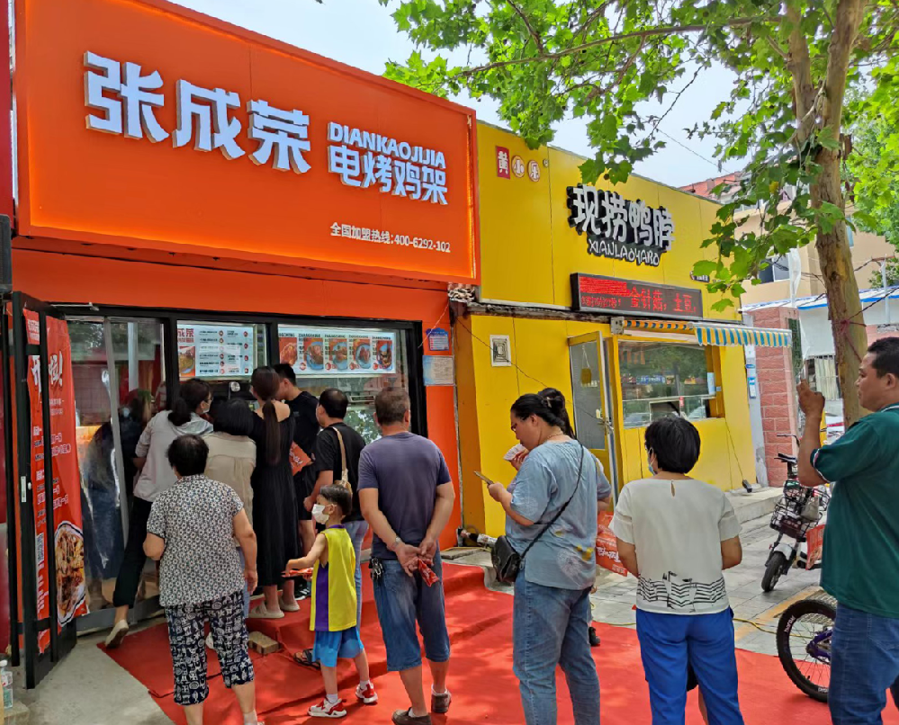 以電烤雞架為招牌的暢銷產品體系：特色小吃的科學搭配要高銷量