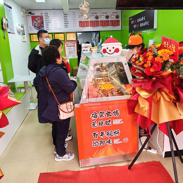熱辣鮮香登陸威海環(huán)秀區(qū)！西澇張成榮電烤雞架店盛大開(kāi)業(yè)