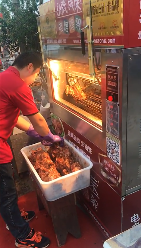 張成榮電烤雞架新店開(kāi)業(yè)盛況