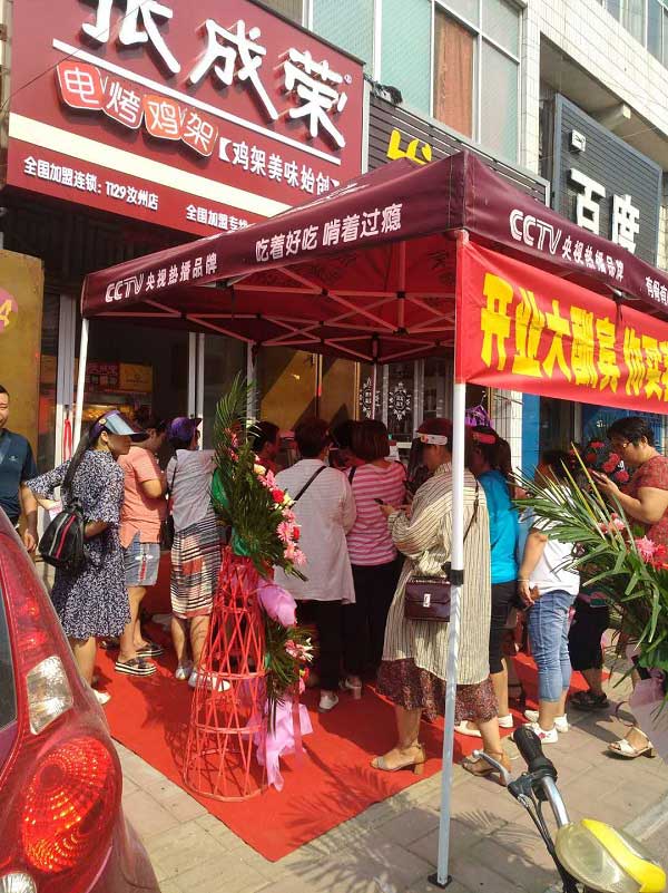 河南又一家張成榮電烤雞架店開業(yè)，單附贈(zèng)項(xiàng)目一天就賺近千元！