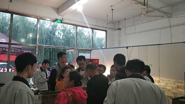 電烤雞架10分鐘賣兩鍋、賺600元你能做到嗎？