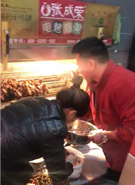 【賀】安徽亳州張成榮電烤雞架加盟店又一家，開業(yè)當(dāng)天財(cái)運(yùn)滾滾！
