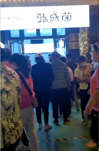 張成榮電烤雞架新疆店面今日開業(yè)！