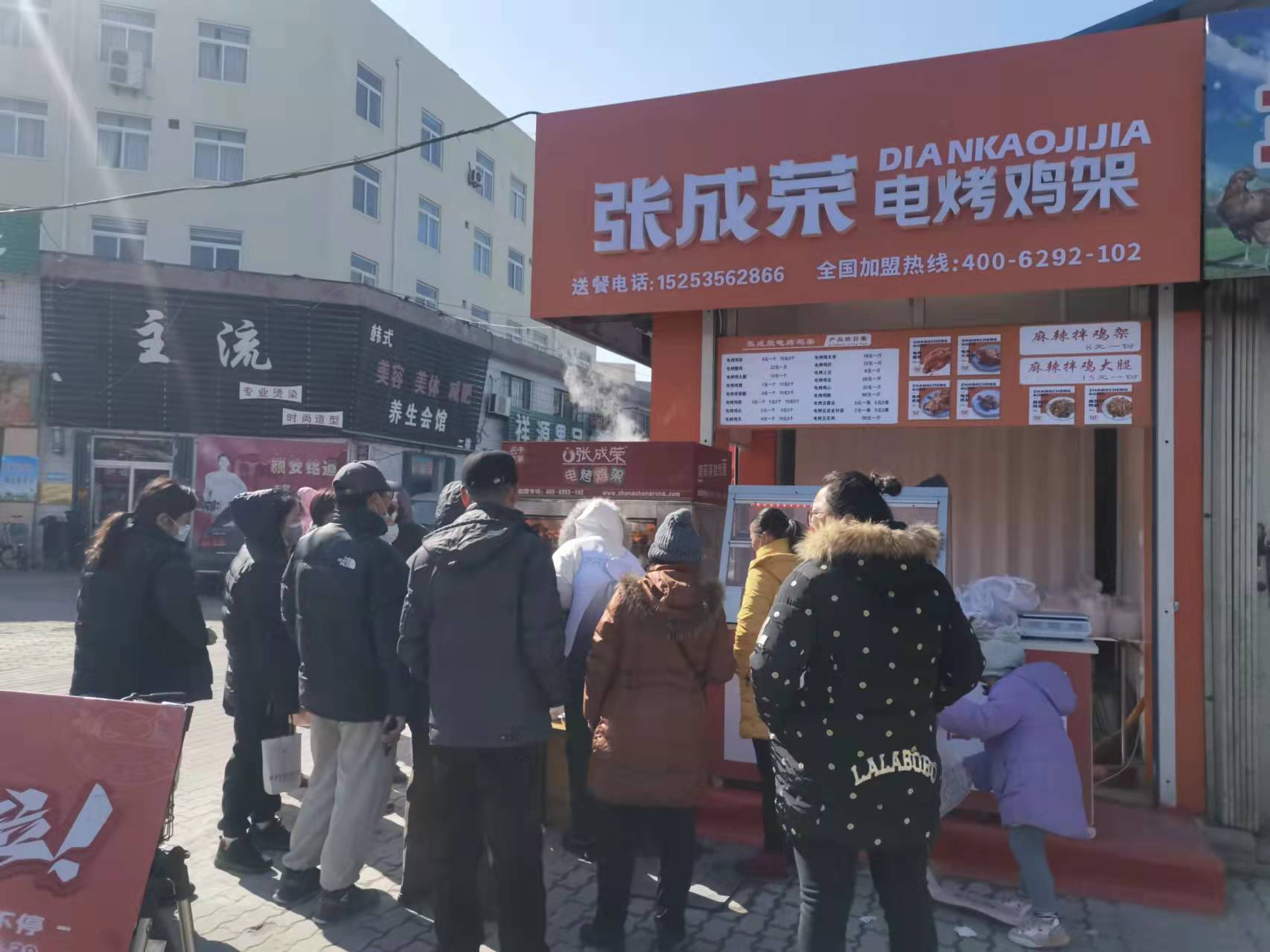 開業(yè)第二天，顧客從早排到晚！
