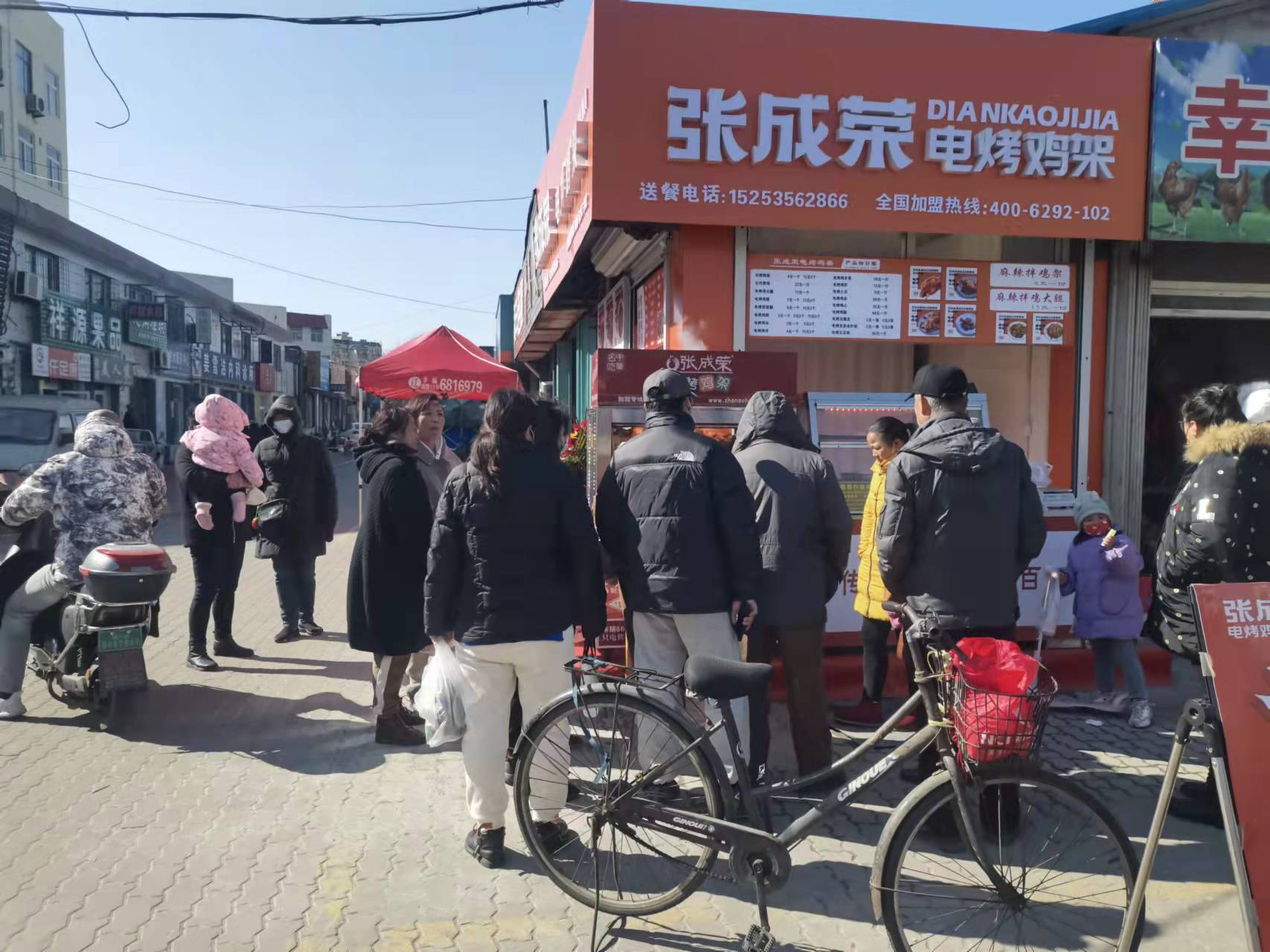 開業(yè)第二天，顧客從早排到晚！