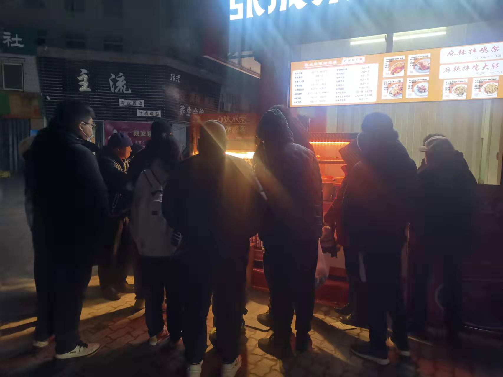 開業(yè)第二天，顧客從早排到晚！